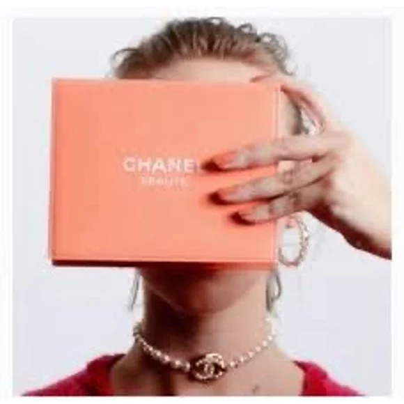 CHANEL Beauty Nature Getaway Pouch/Crossbody NIB
